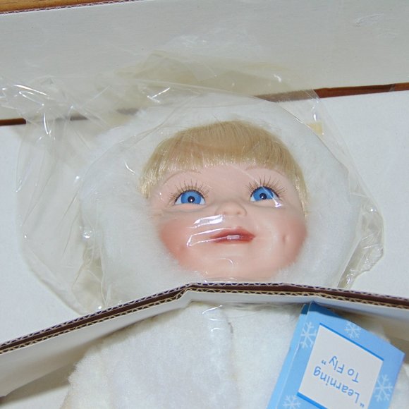 Learning to Fly - Snow Babies Doll - Ashton Drake Series - Picture 6 of 8